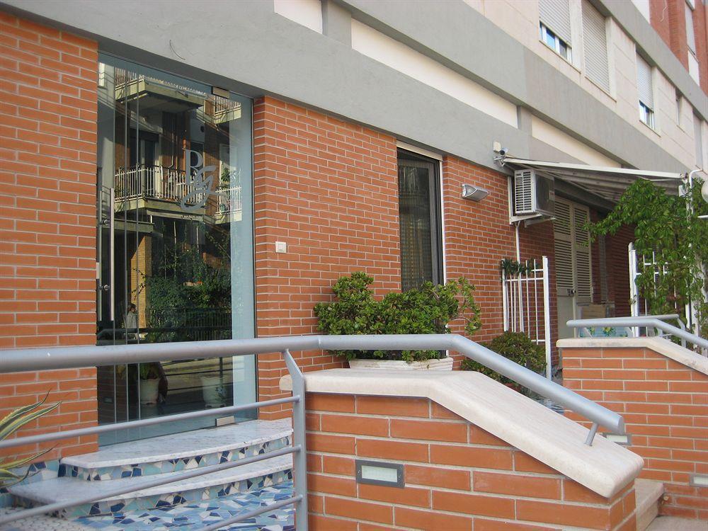Rock Garden Bed & Breakfast กาเอตา ภายนอก รูปภาพ