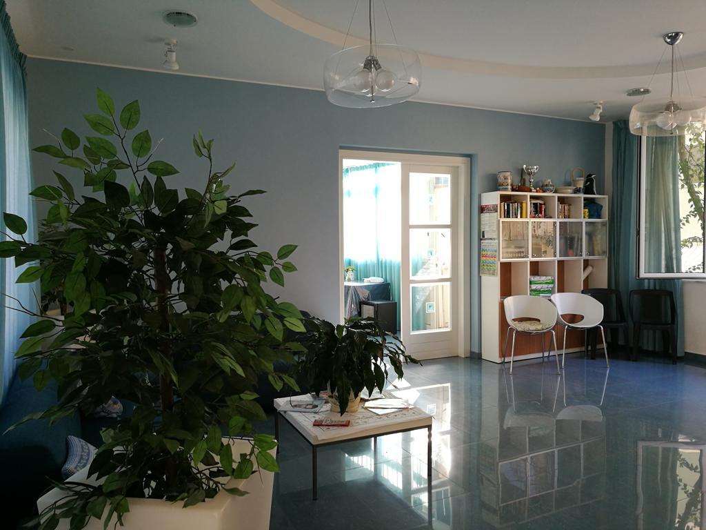 Rock Garden Bed & Breakfast กาเอตา ภายนอก รูปภาพ